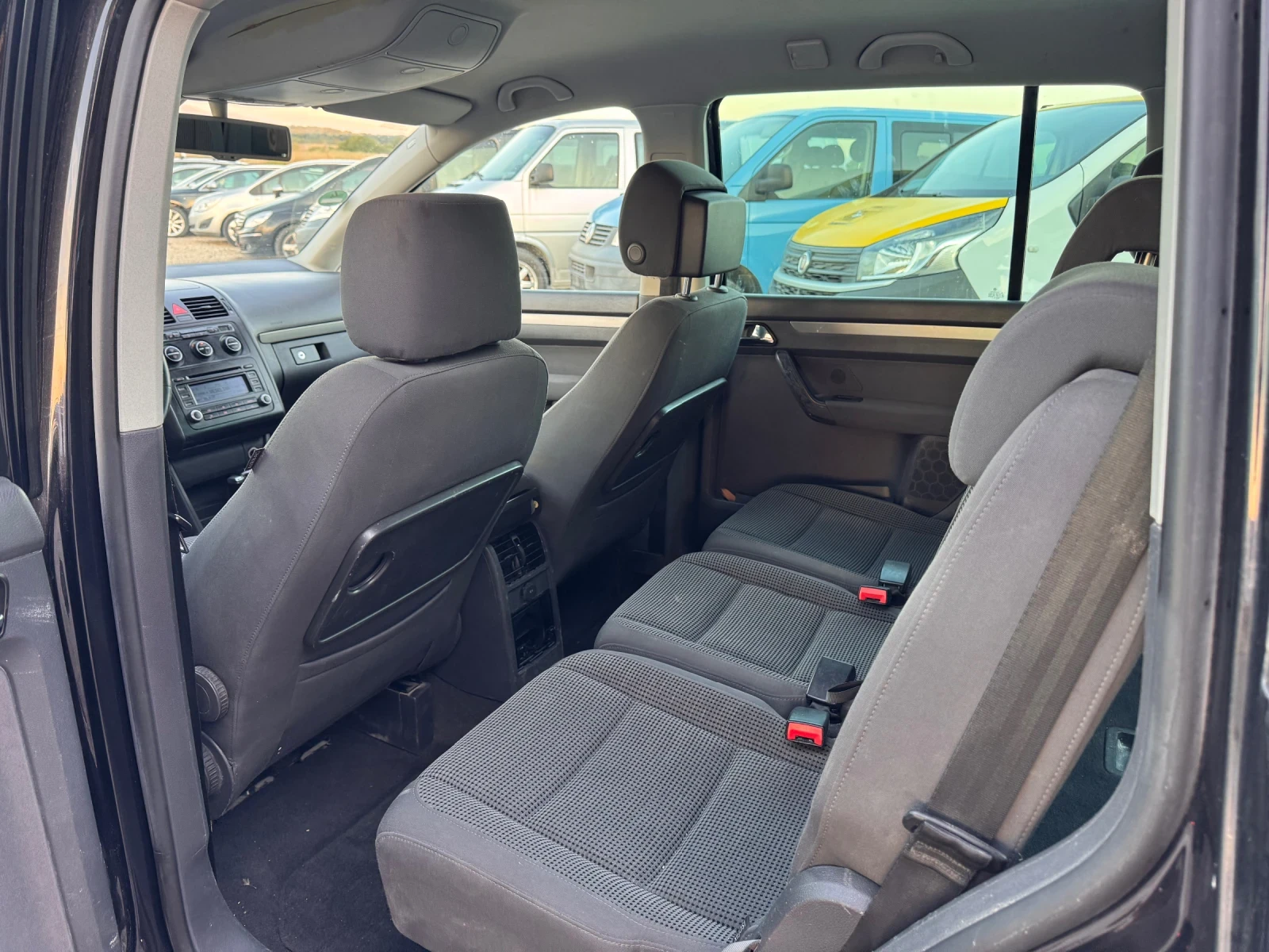 VW Touran 2.0TDI / DSG, снимка 11 - Автомобили и джипове - 55838221