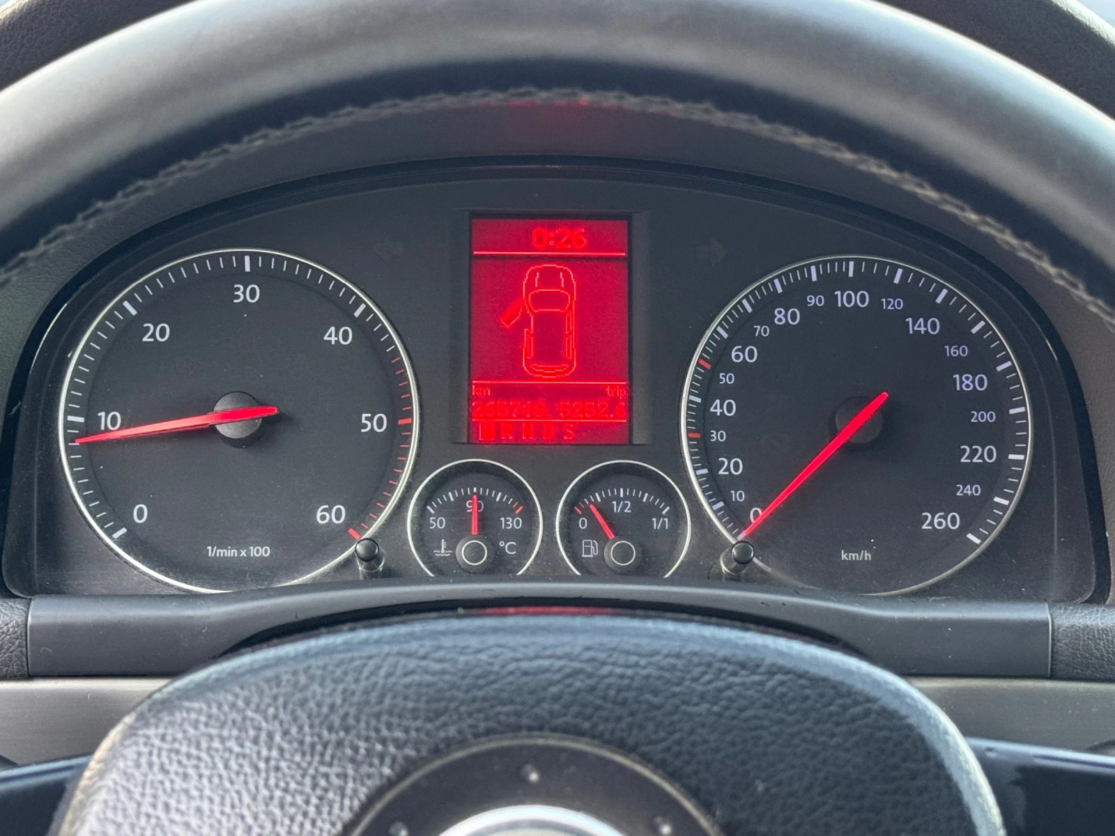 VW Touran 2.0TDI / DSG, снимка 8 - Автомобили и джипове - 55838221