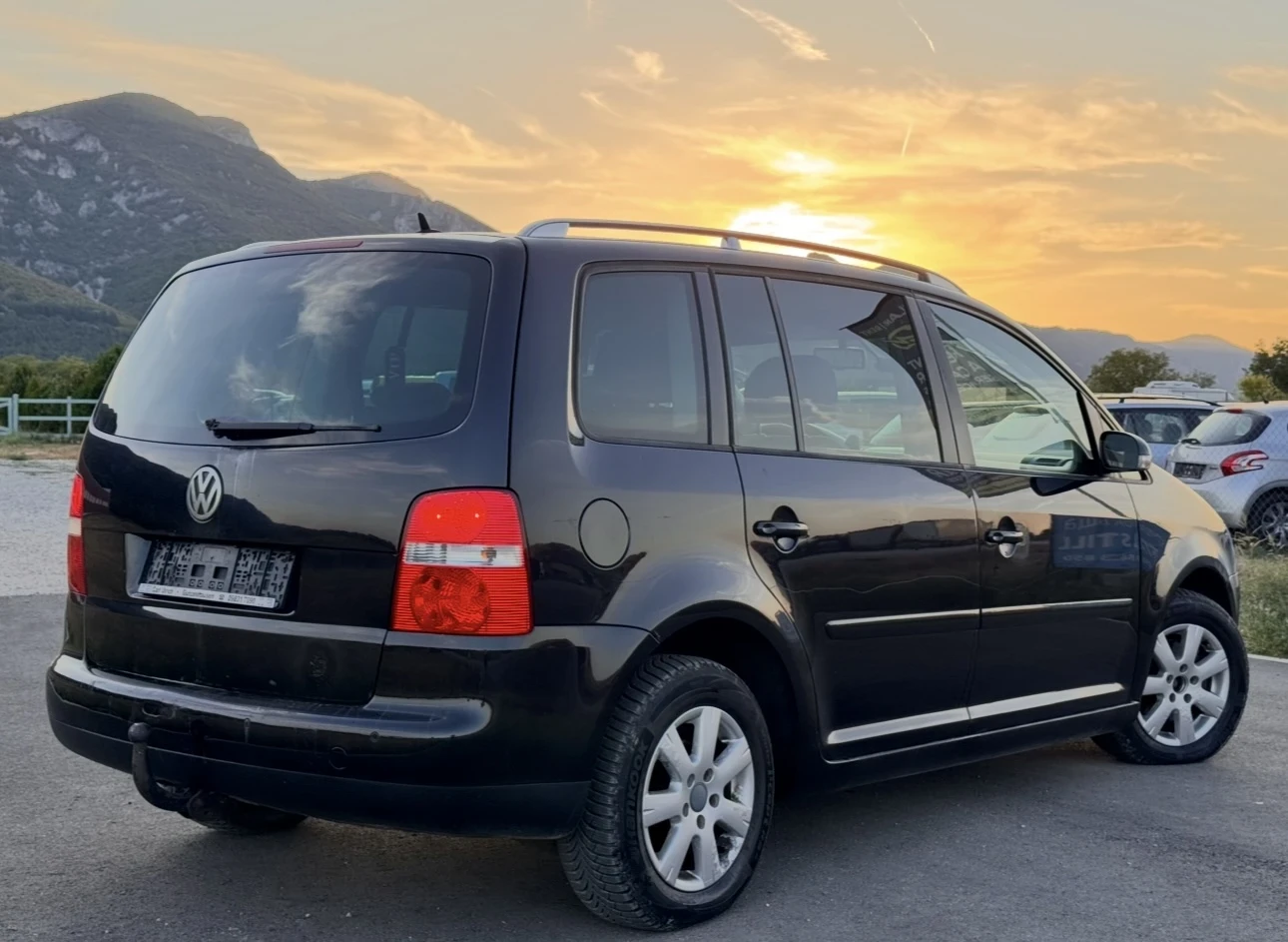 VW Touran 2.0TDI / DSG, снимка 4 - Автомобили и джипове - 55838221