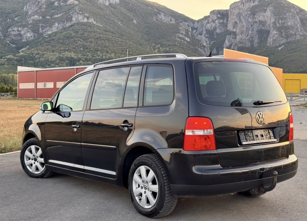 VW Touran 2.0TDI / DSG, снимка 3 - Автомобили и джипове - 55838221