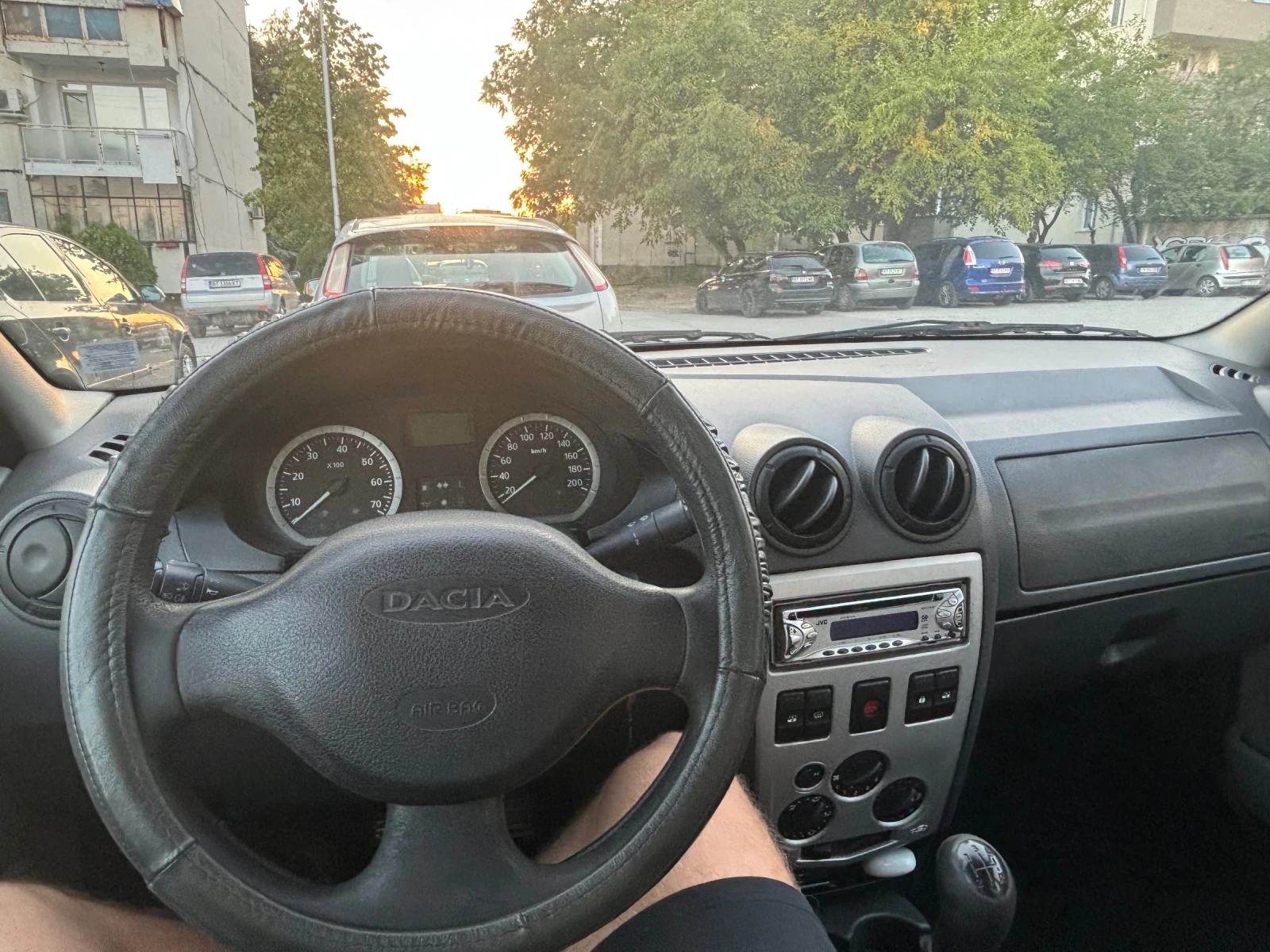 Dacia Logan, снимка 8 - Автомобили и джипове - 56154671