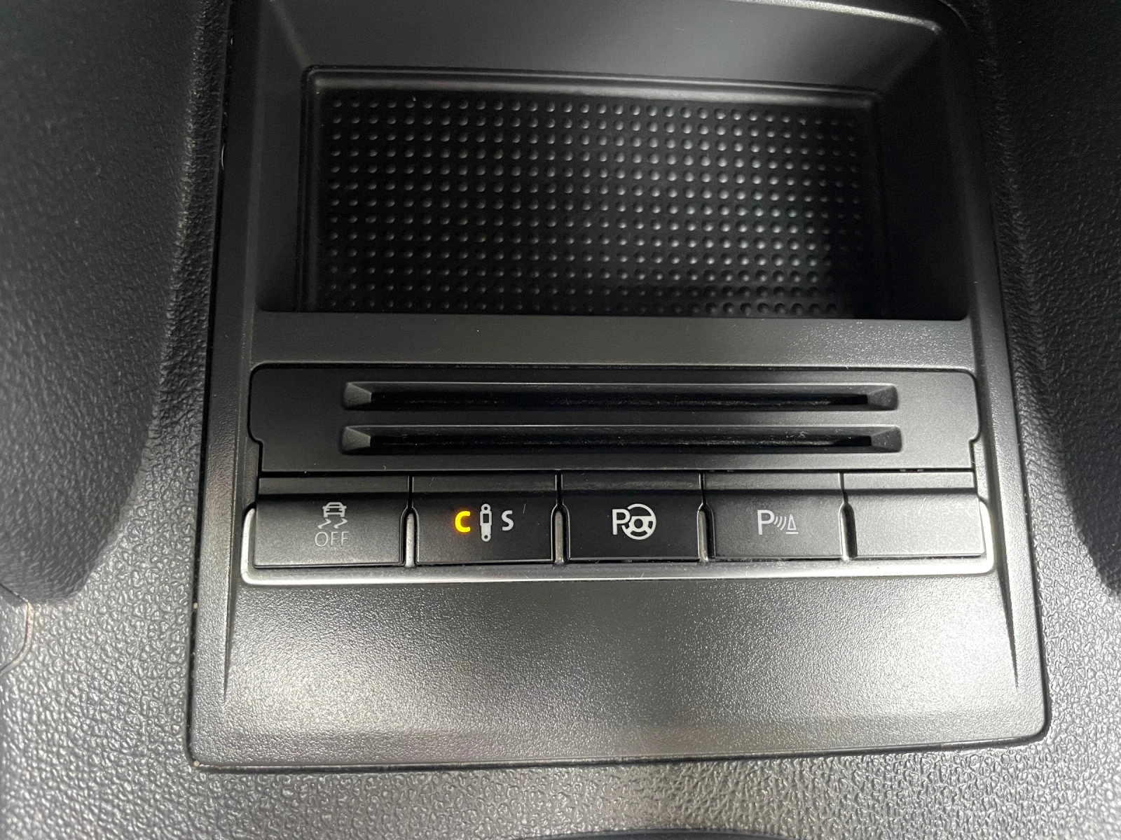 VW Touran 2.0TDI* 140kc* , снимка 11 - Автомобили и джипове - 56678544