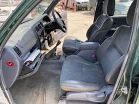 Toyota Hilux 2.5 d4d На части, снимка 16