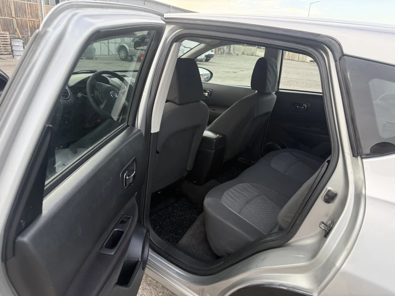 Nissan Qashqai, снимка 8 - Автомобили и джипове - 52227442