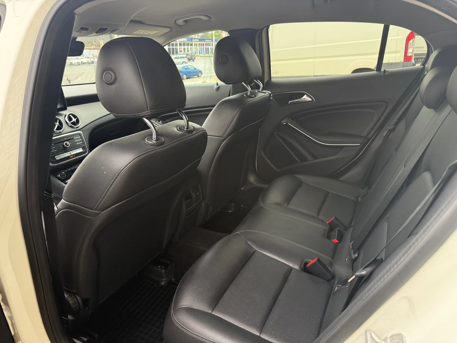 Mercedes-Benz GLA 220  D 4Matic - изображение 7