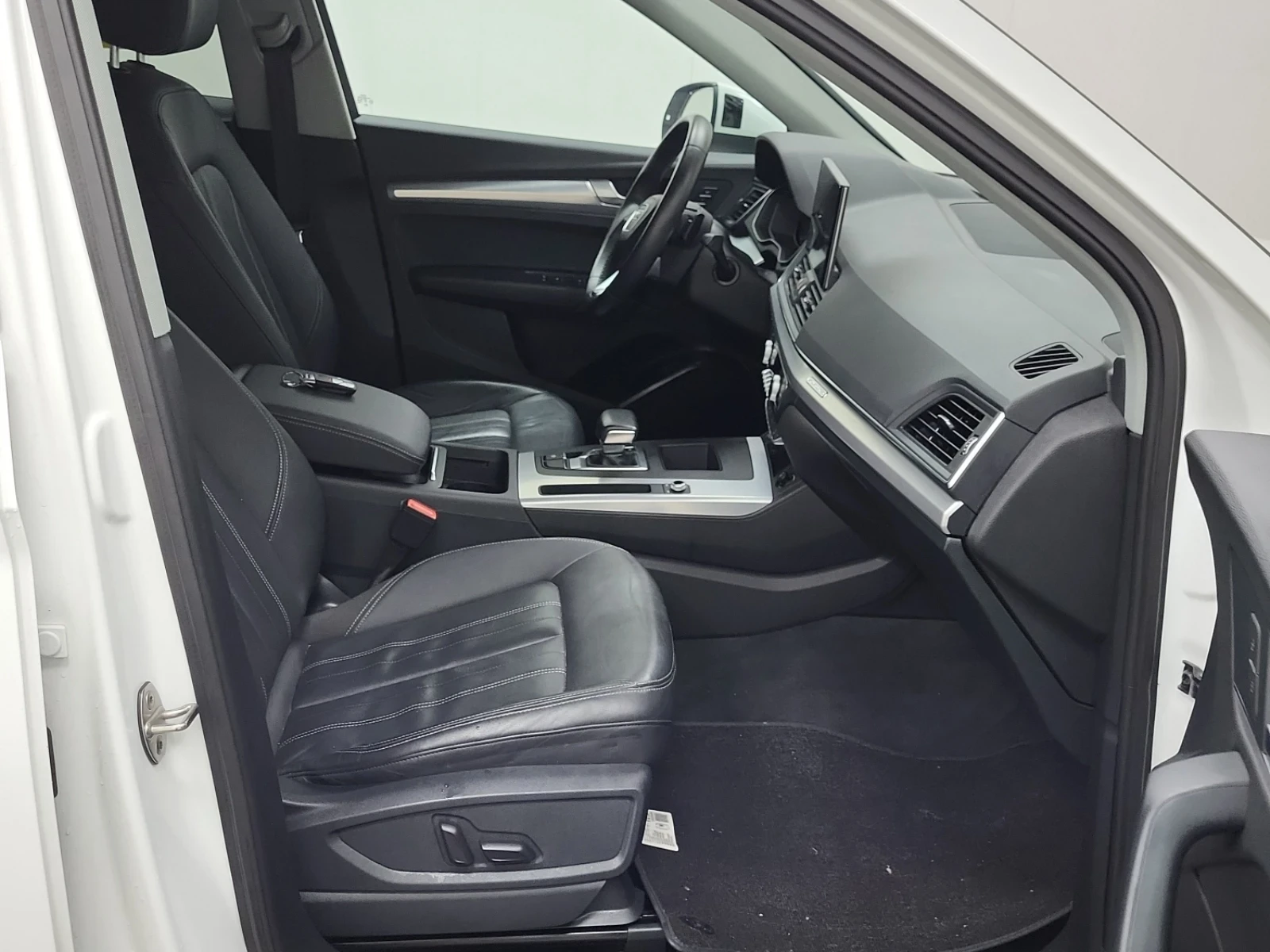 Audi Q5 QUATTRO * ПАНОРАМА * ПОДГРЕВИ * МЪРТВА ТОЧКА * , снимка 12 - Автомобили и джипове - 54239241