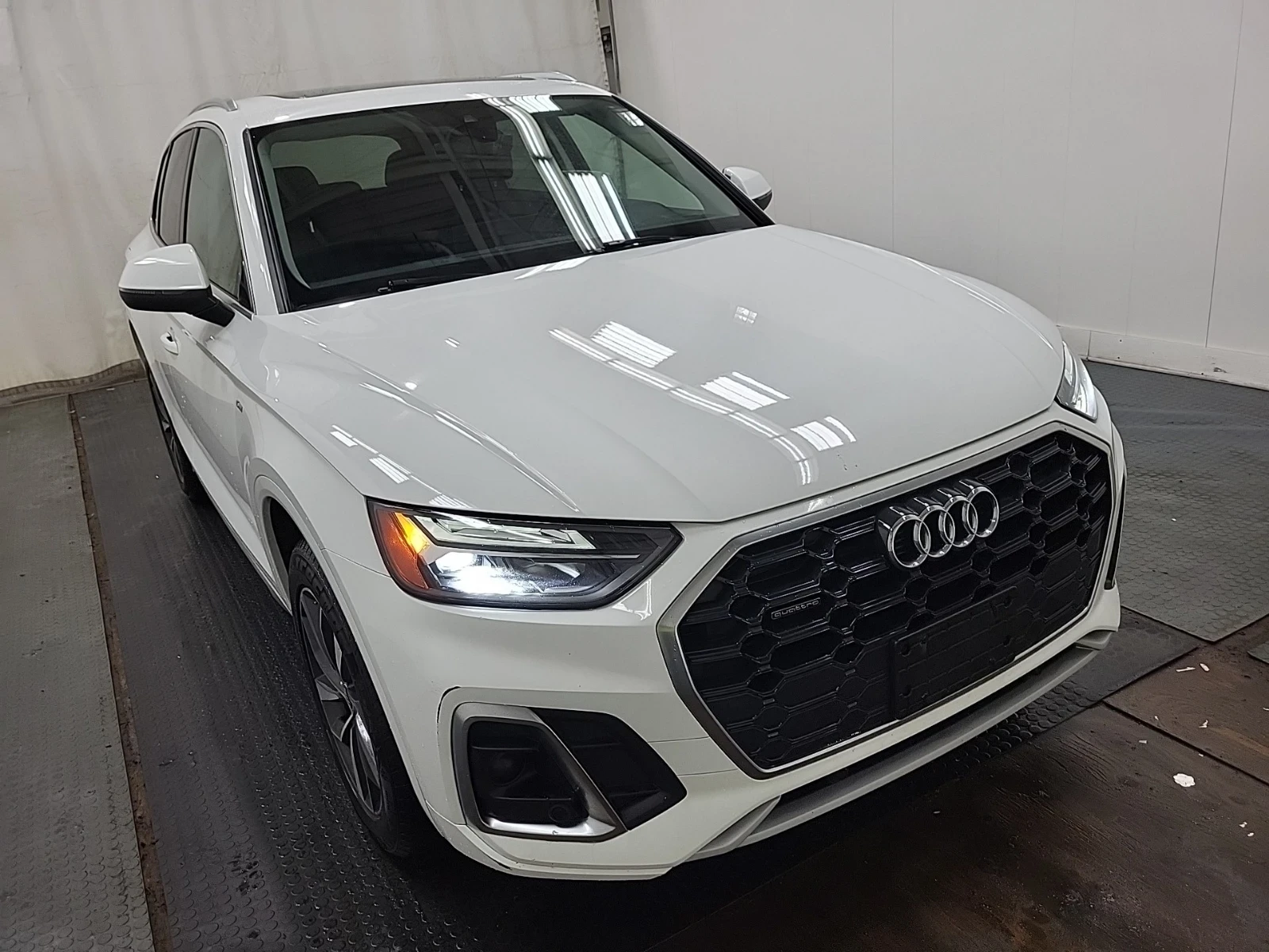 Audi Q5 QUATTRO * ПАНОРАМА * ПОДГРЕВИ * МЪРТВА ТОЧКА * , снимка 3 - Автомобили и джипове - 54239241