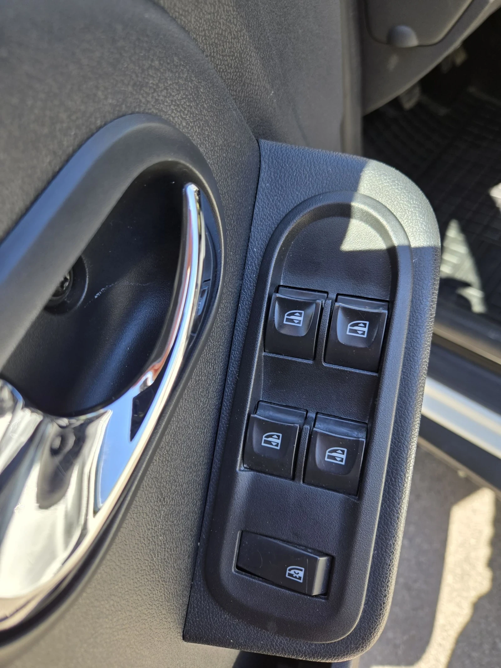 Dacia Duster, снимка 7 - Автомобили и джипове - 54243872