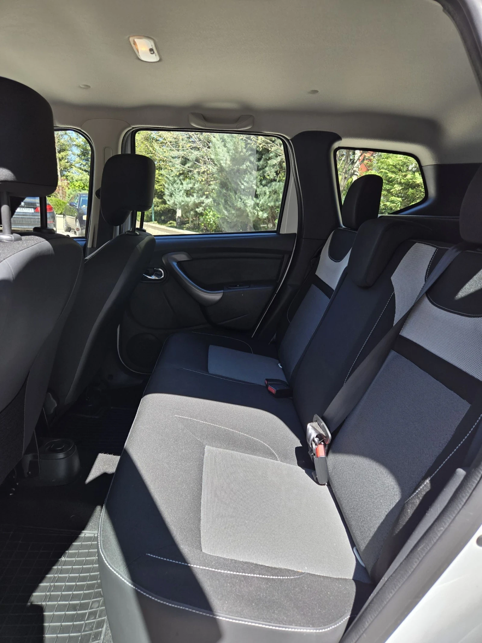 Dacia Duster, снимка 10 - Автомобили и джипове - 54243872