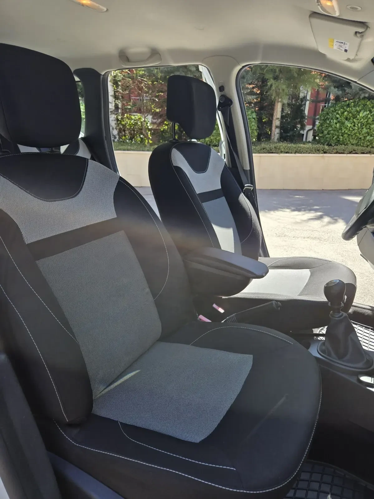 Dacia Duster, снимка 12 - Автомобили и джипове - 54243872