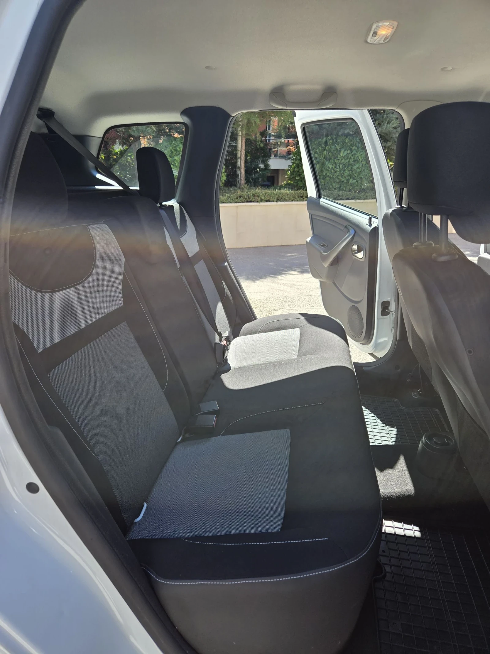 Dacia Duster, снимка 11 - Автомобили и джипове - 54243872