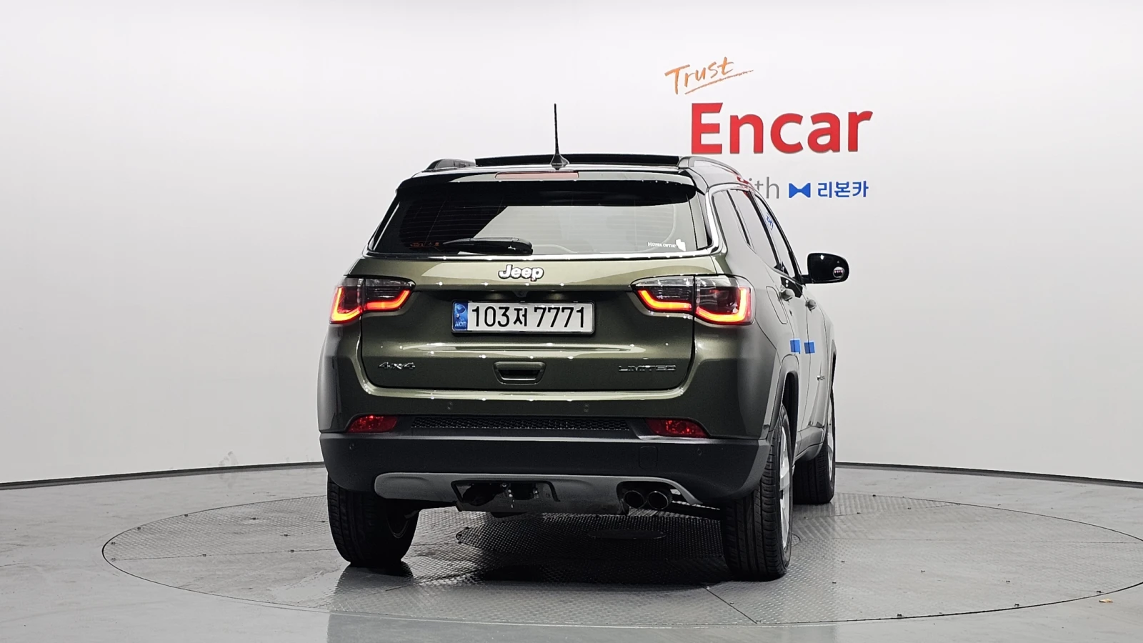 Jeep Compass 2.4* BLIND SPOT* ПОДГРЕВ ВОЛАН* ЛЮК* КРАЙНА ЦЕНА, снимка 4 - Автомобили и джипове - 55318879