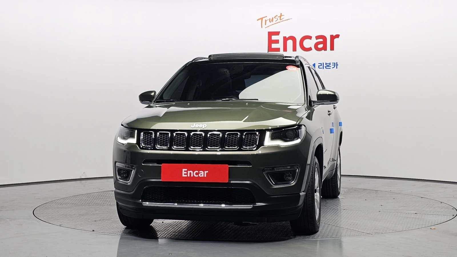 Jeep Compass 2.4* BLIND SPOT* ПОДГРЕВ ВОЛАН* ЛЮК* КРАЙНА ЦЕНА, снимка 3 - Автомобили и джипове - 55318879