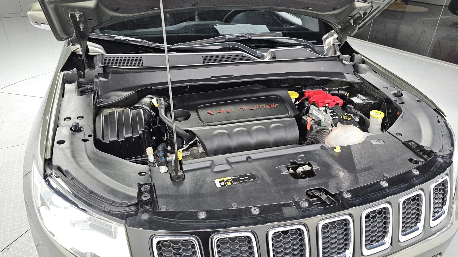 Jeep Compass 2.4* BLIND SPOT* ПОДГРЕВ ВОЛАН* ЛЮК* КРАЙНА ЦЕНА, снимка 6 - Автомобили и джипове - 55318879