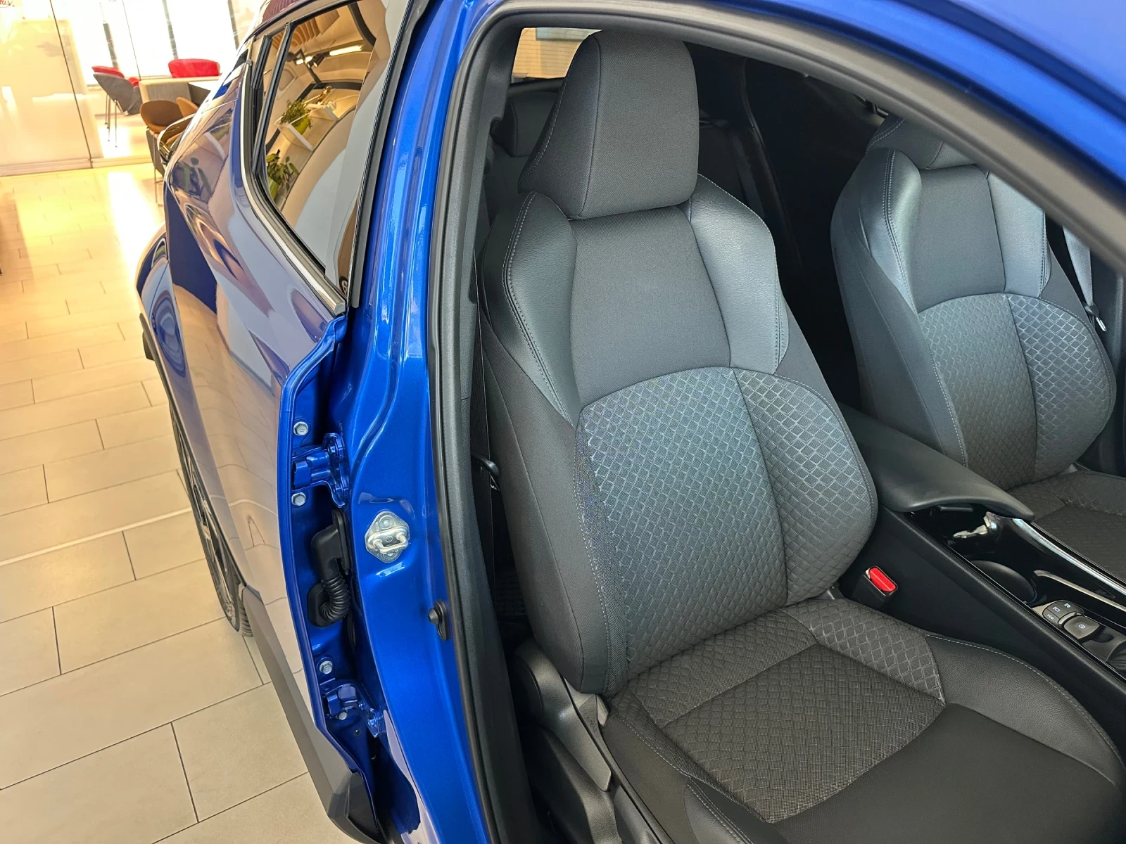 Toyota C-HR Club* 1.8 , снимка 7 - Автомобили и джипове - 55391882