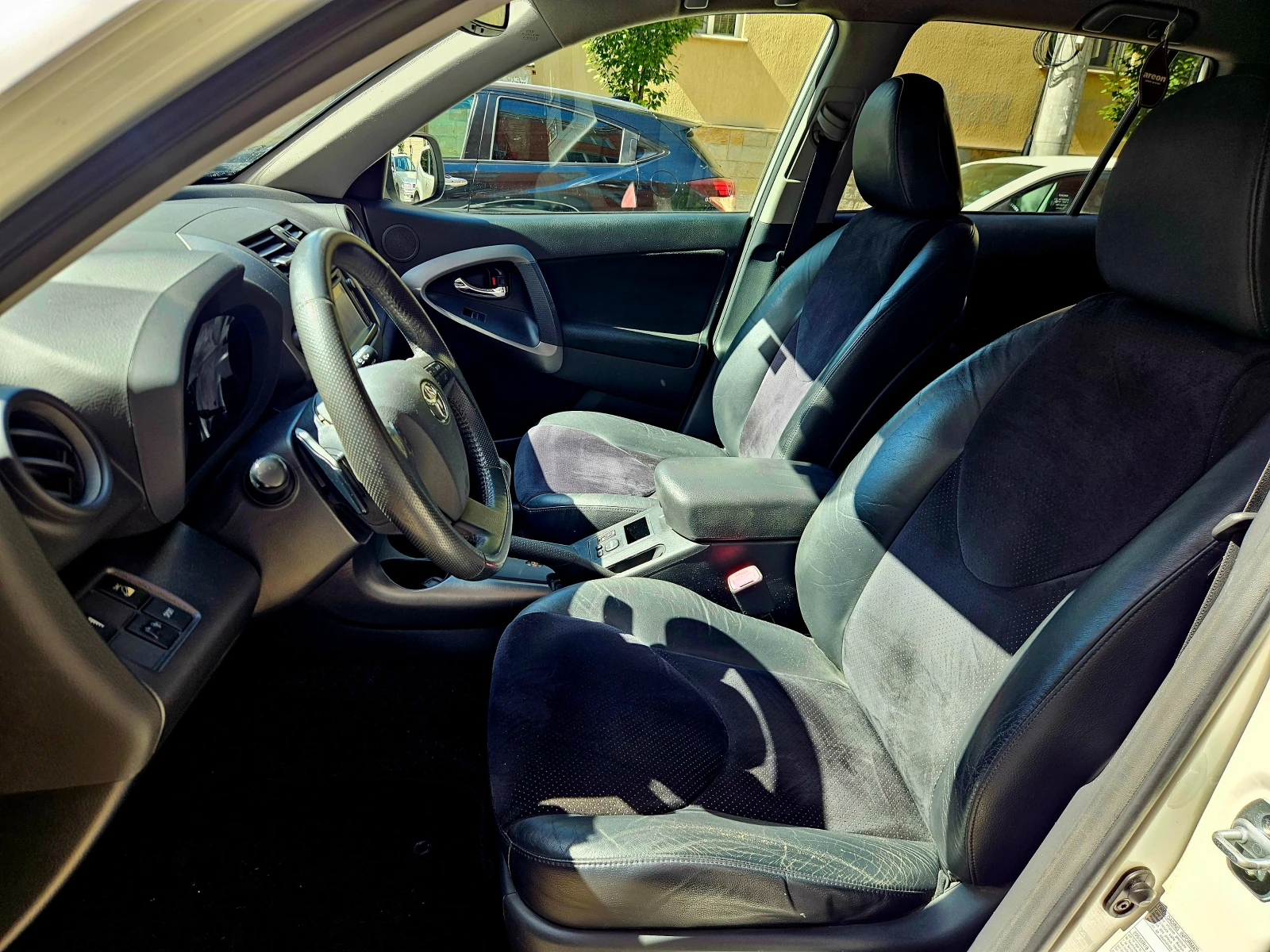 Toyota Rav4 2.2 D-4D 150hp 4x4 Автоматик Кожа 2013г., снимка 16 - Автомобили и джипове - 56247312