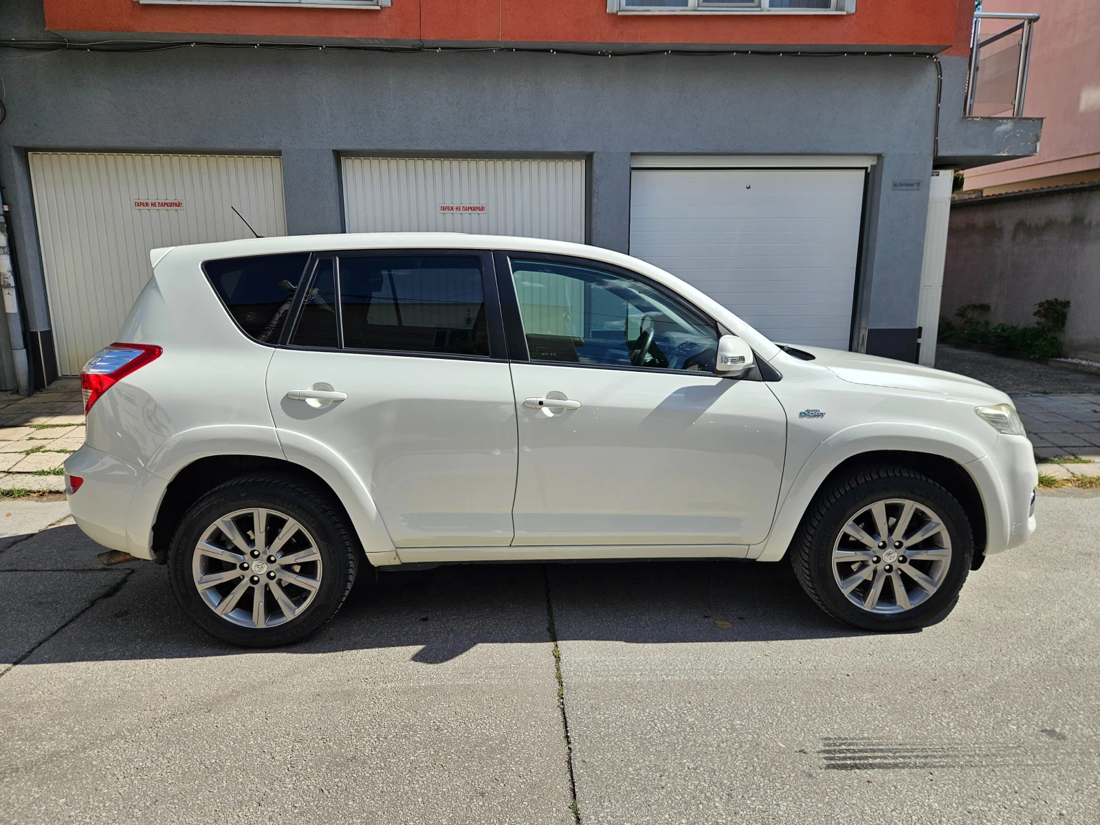 Toyota Rav4 2.2 D-4D 150hp 4x4 Автоматик Кожа 2013г., снимка 4 - Автомобили и джипове - 56247312