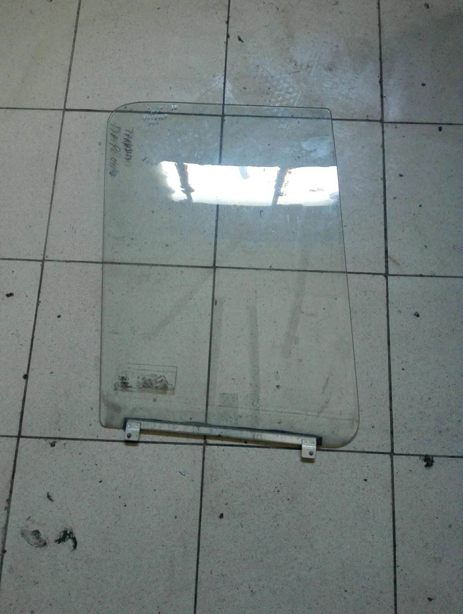 Стъкло предно дясно Форд Транзит 04г