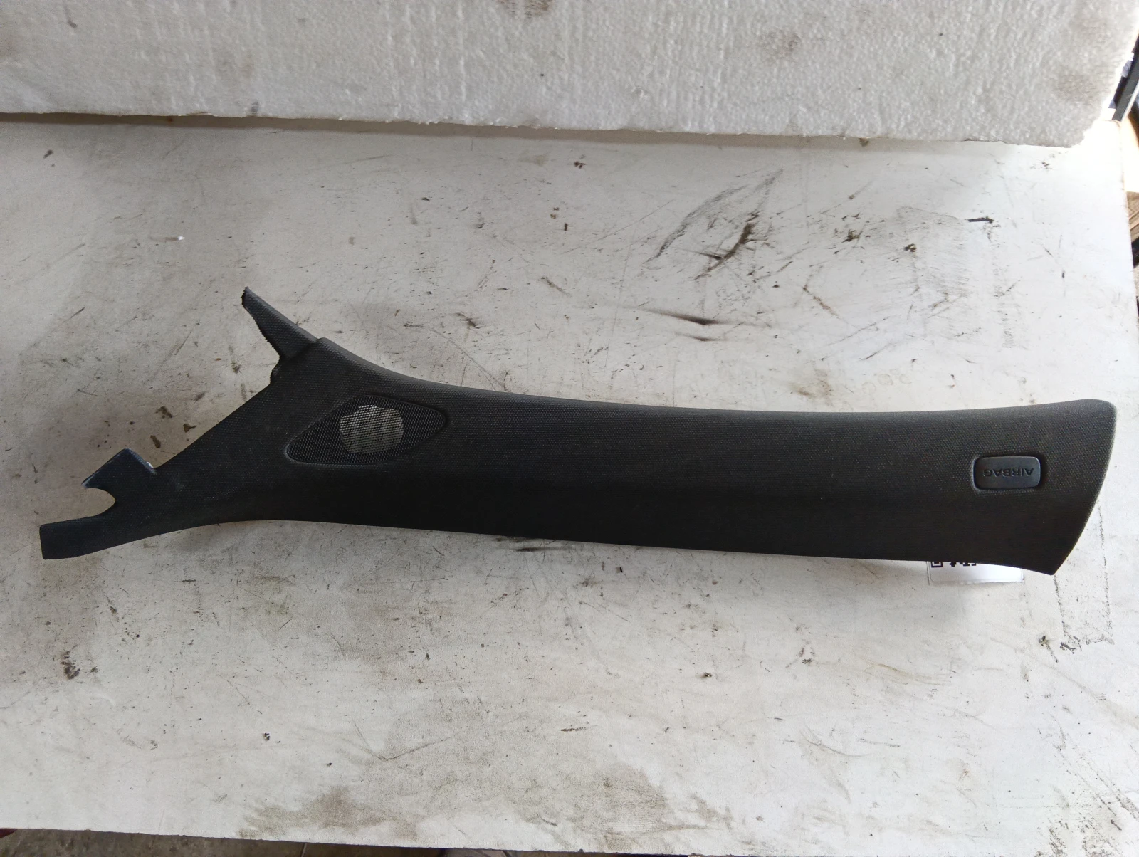 предна лява колонка 8V0867233 черна Audi A3