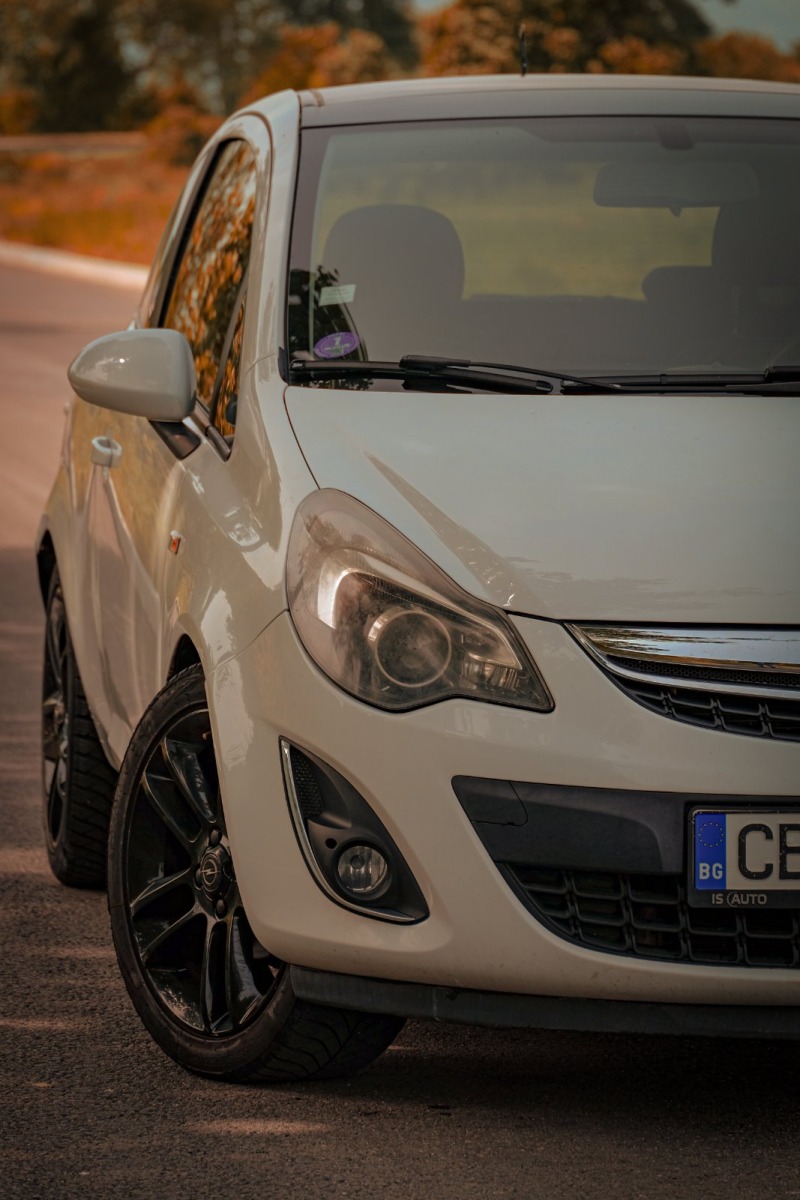 Opel Corsa, снимка 1 - Автомобили и джипове - 45900391