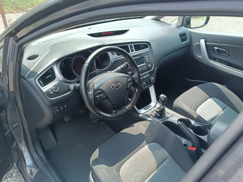 Kia Ceed 1.6, снимка 9 - Автомобили и джипове - 46874308