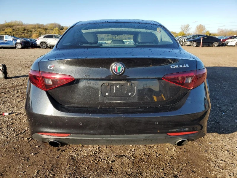 Alfa Romeo Giulia Q4| DISTRONIC| KEYLESS| ПОДГРЕВ, снимка 5 - Автомобили и джипове - 52653926