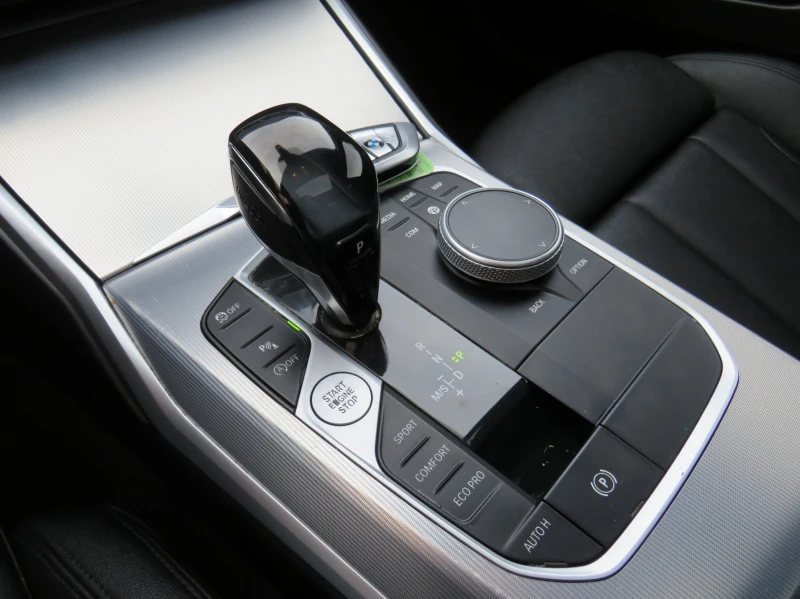 BMW 330 Xdrive, снимка 8 - Автомобили и джипове - 53384829