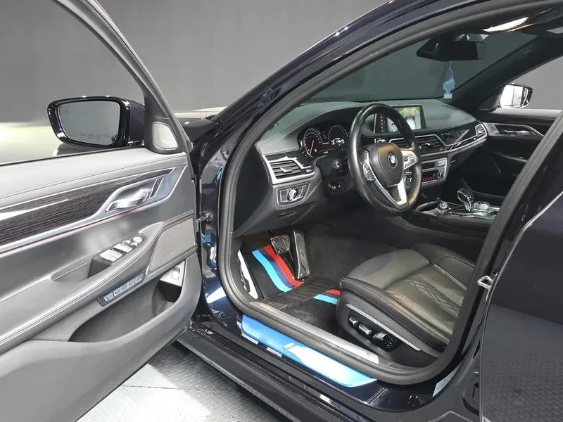 BMW 740 (G11) 740Li xDrive M Sports, снимка 10 - Автомобили и джипове - 55313366