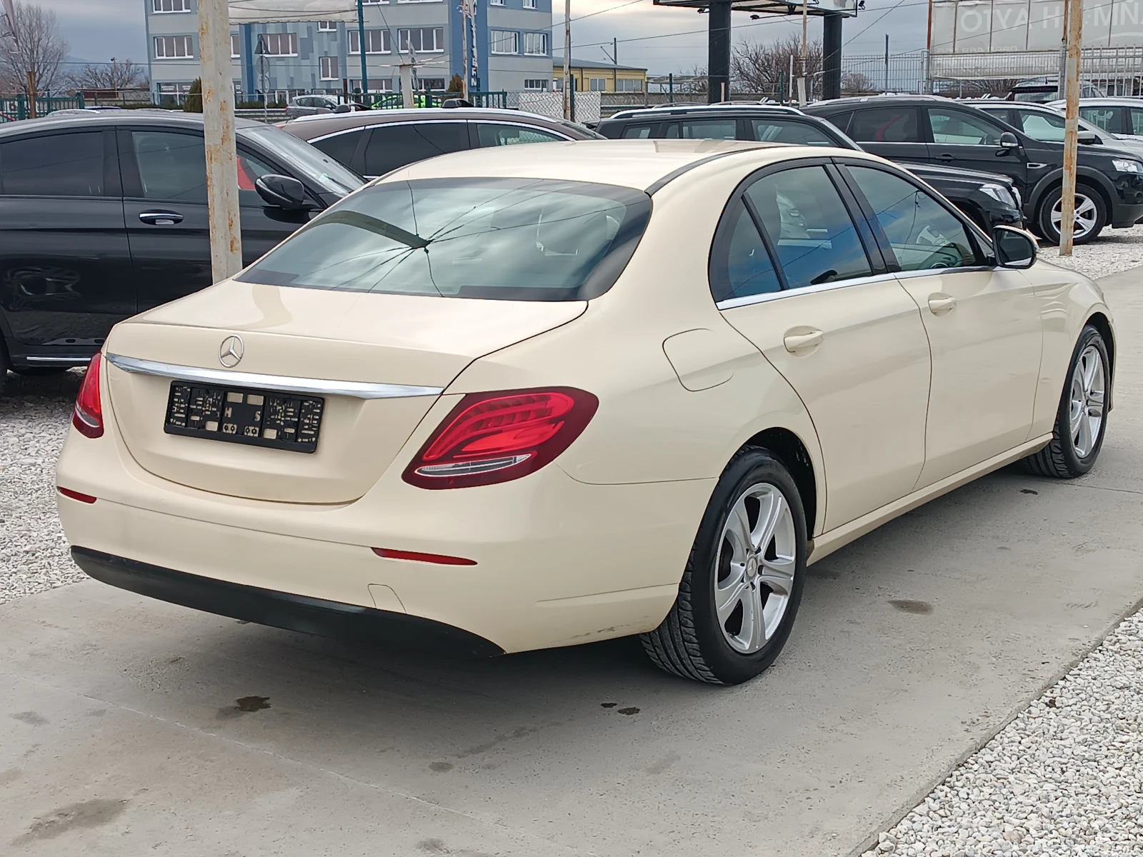 Mercedes-Benz E 200 2, 0 d - изображение 4