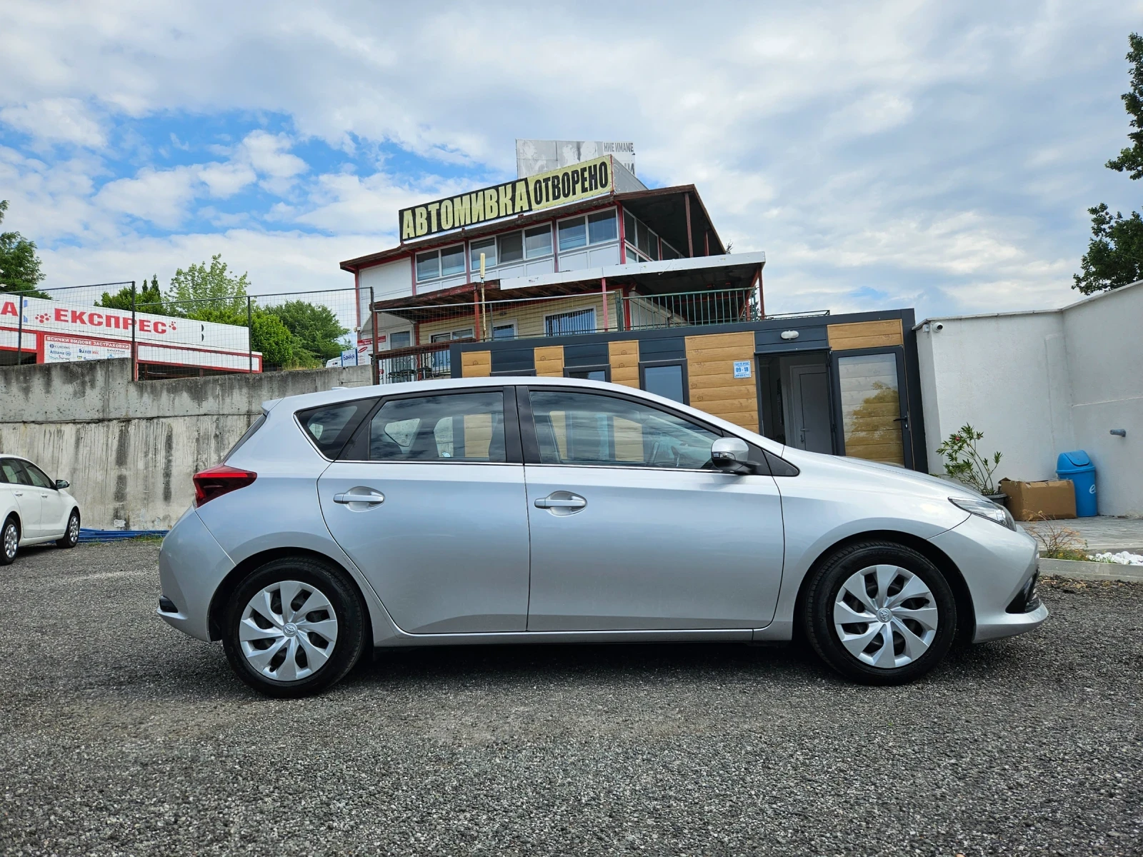 Toyota Auris 1.4D4D - изображение 4