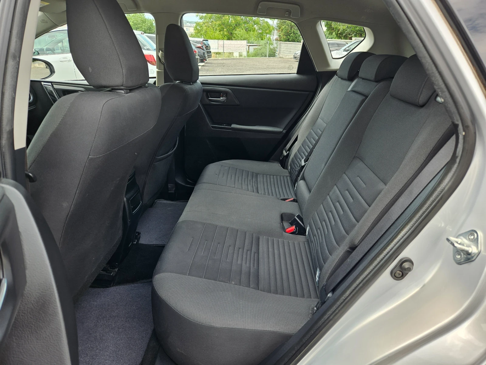 Toyota Auris 1.4D4D - изображение 7