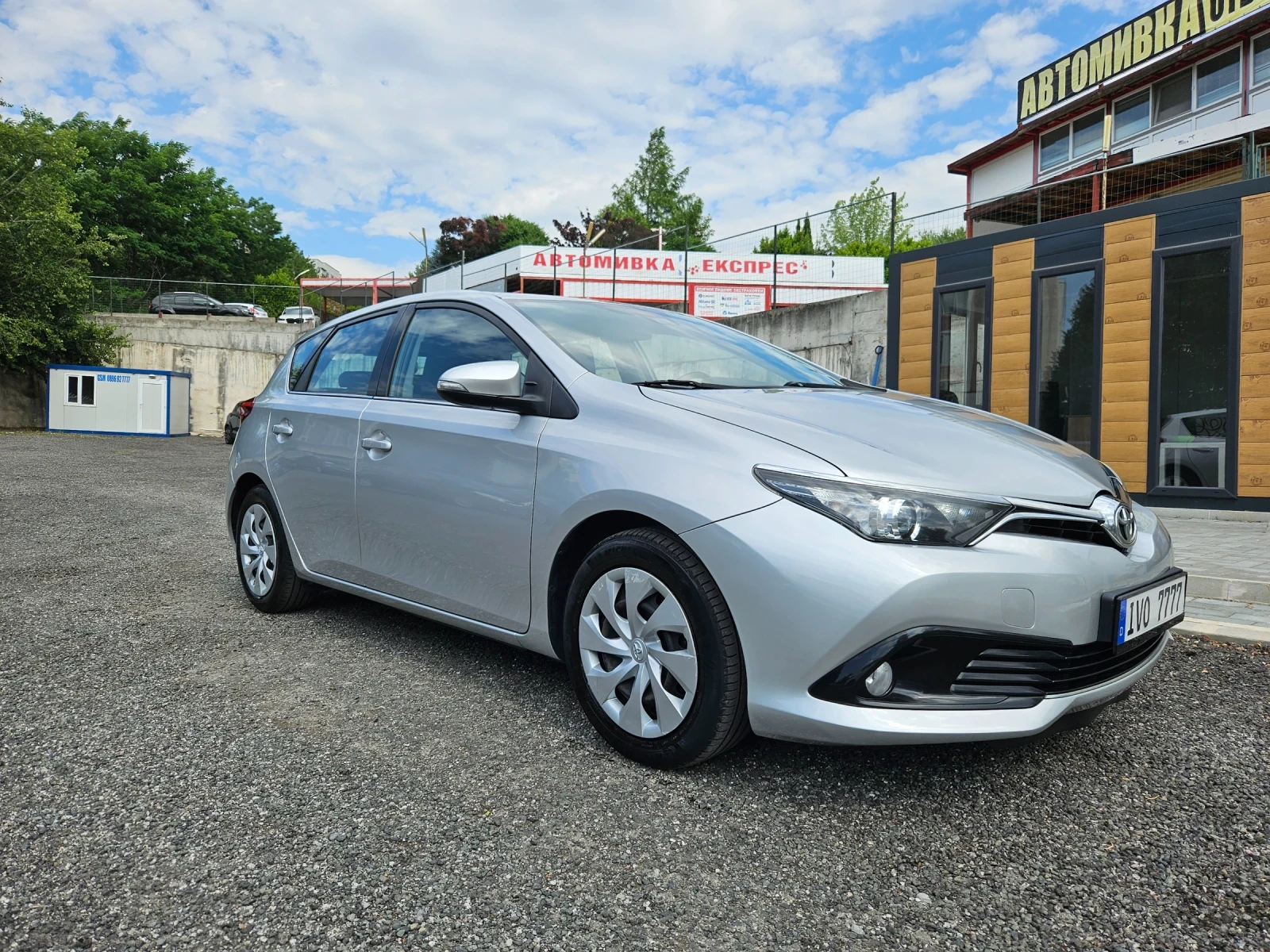 Toyota Auris 1.4D4D - изображение 5