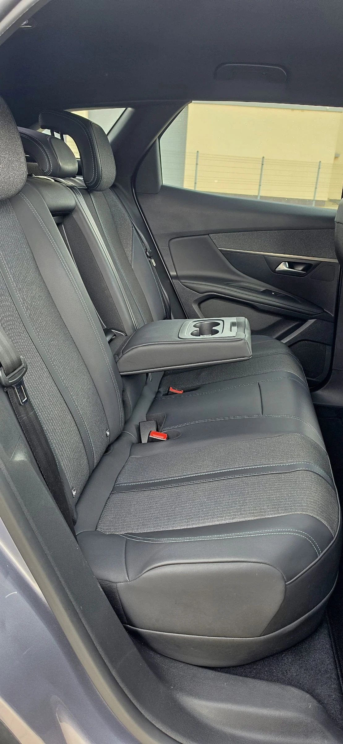 Peugeot 3008 PLUGIN-HYBRID4WD S&S  300HP., снимка 14 - Автомобили и джипове - 53999438