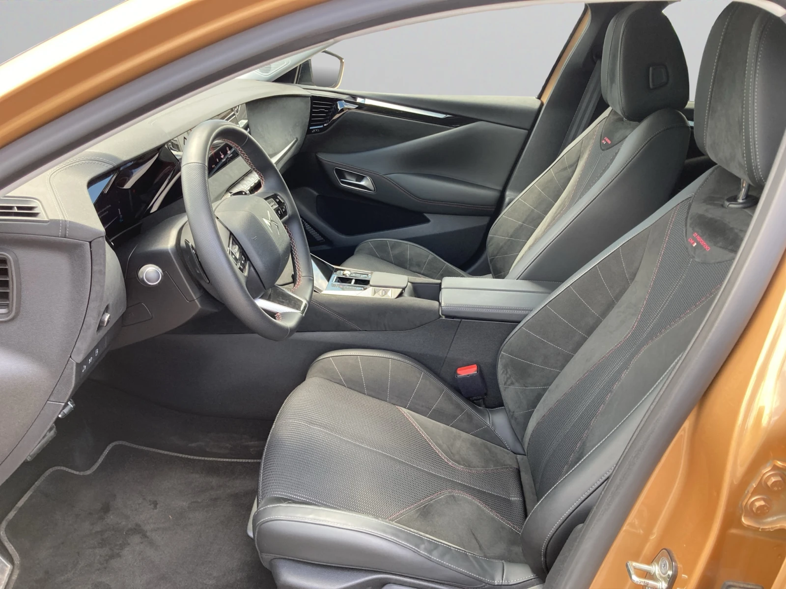 DS DS 4 PERFORMANCE LINE+ E-TENSE 225 eEAT8, снимка 9 - Автомобили и джипове - 54751621