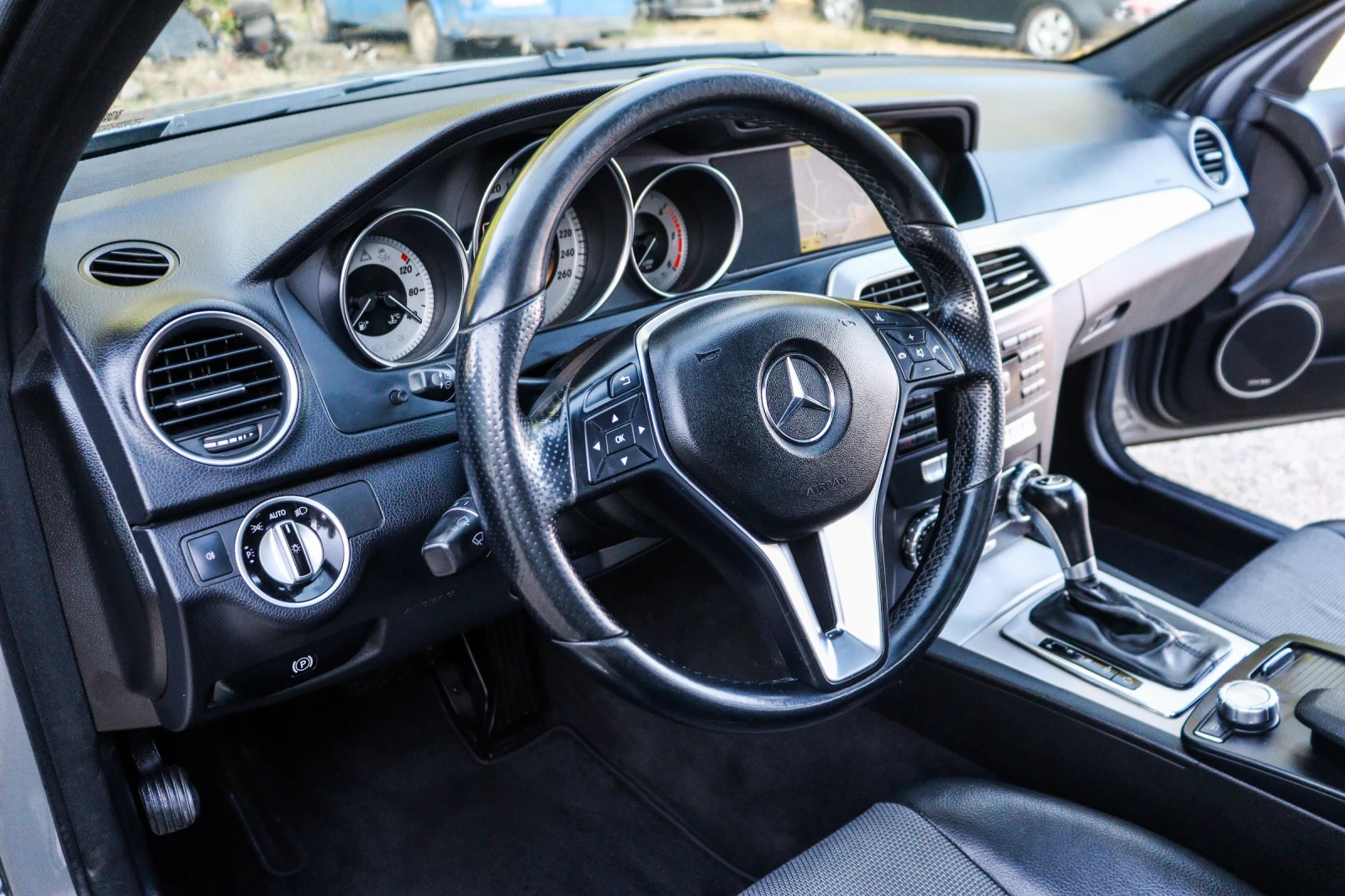 Mercedes-Benz C 220 CDIBlueEffPanoAVANTGARDE H&K, снимка 12 - Автомобили и джипове - 55160625