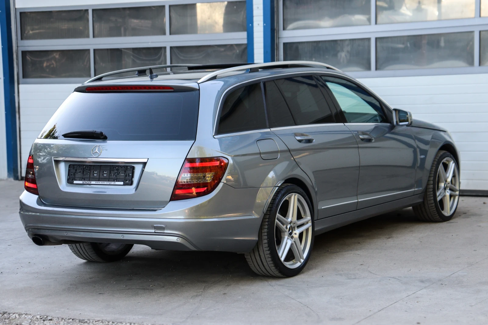 Mercedes-Benz C 220 CDIBlueEffPanoAVANTGARDE H&K, снимка 5 - Автомобили и джипове - 55160625