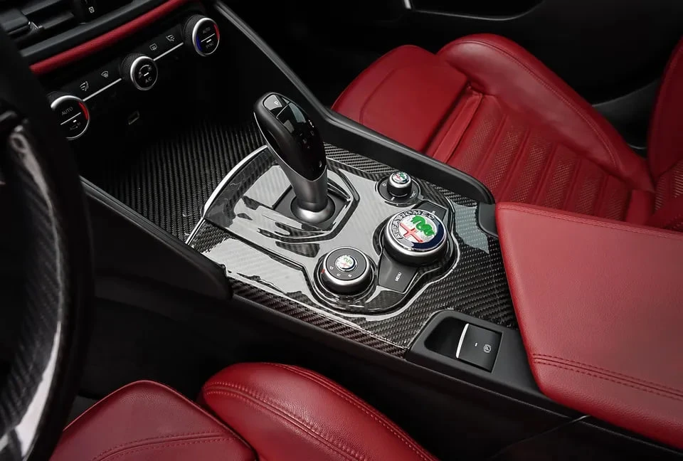 Alfa Romeo Giulia * Ti Sport AWD* АВТОКРЕДИТ БЕЗ ПЪРВОНАЧАЛМНА ВНОСК, снимка 12 - Автомобили и джипове - 55487121