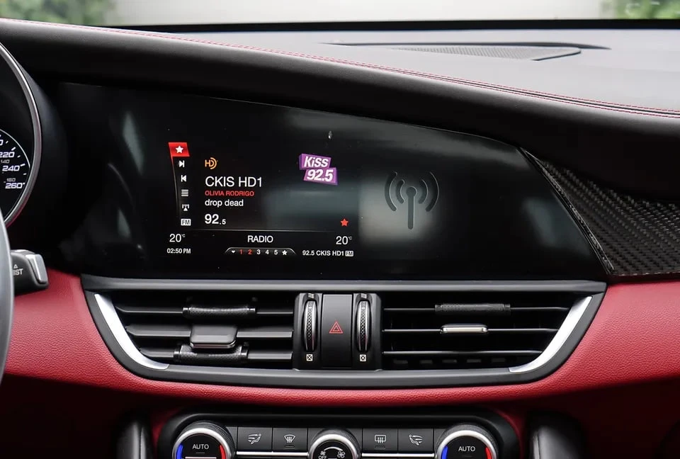 Alfa Romeo Giulia * Ti Sport AWD* АВТОКРЕДИТ БЕЗ ПЪРВОНАЧАЛМНА ВНОСК, снимка 10 - Автомобили и джипове - 55487121