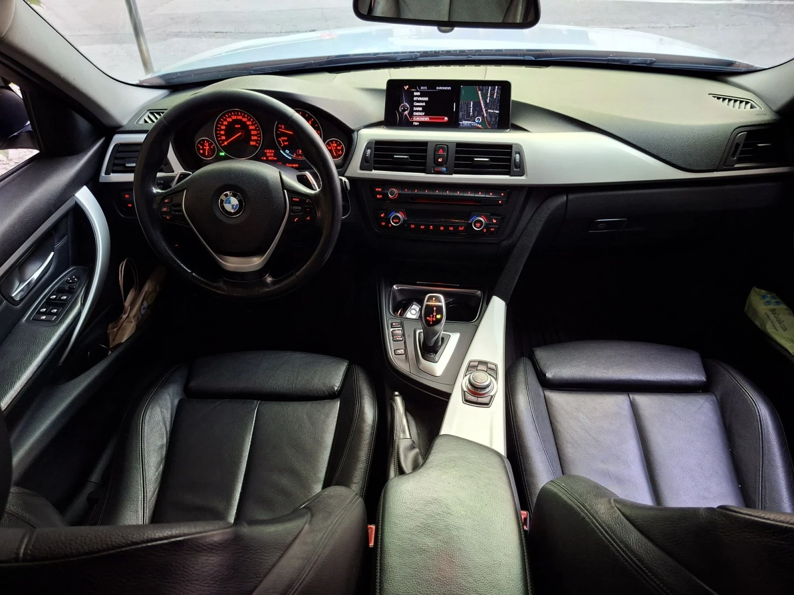 BMW 320 Xdrive Sport touring, снимка 12 - Автомобили и джипове - 55603394