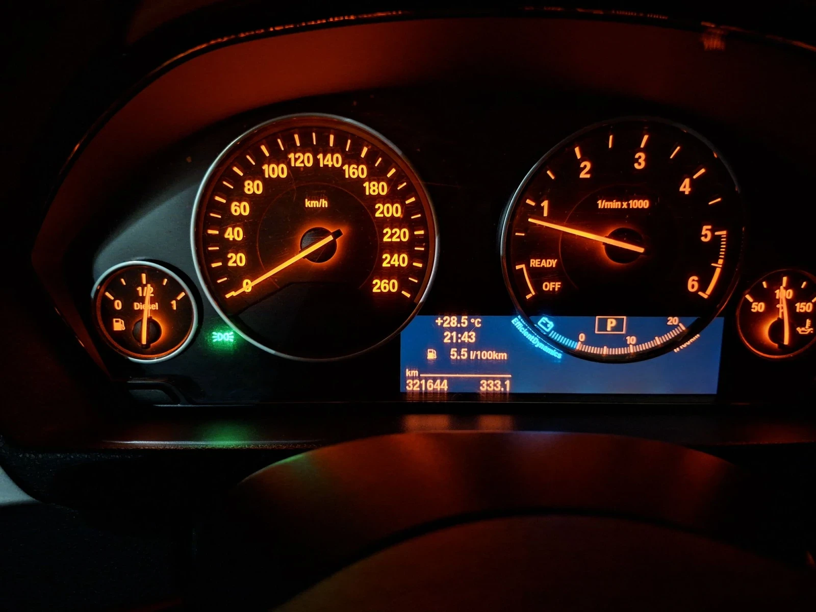 BMW 320 Xdrive Sport touring, снимка 15 - Автомобили и джипове - 55603394