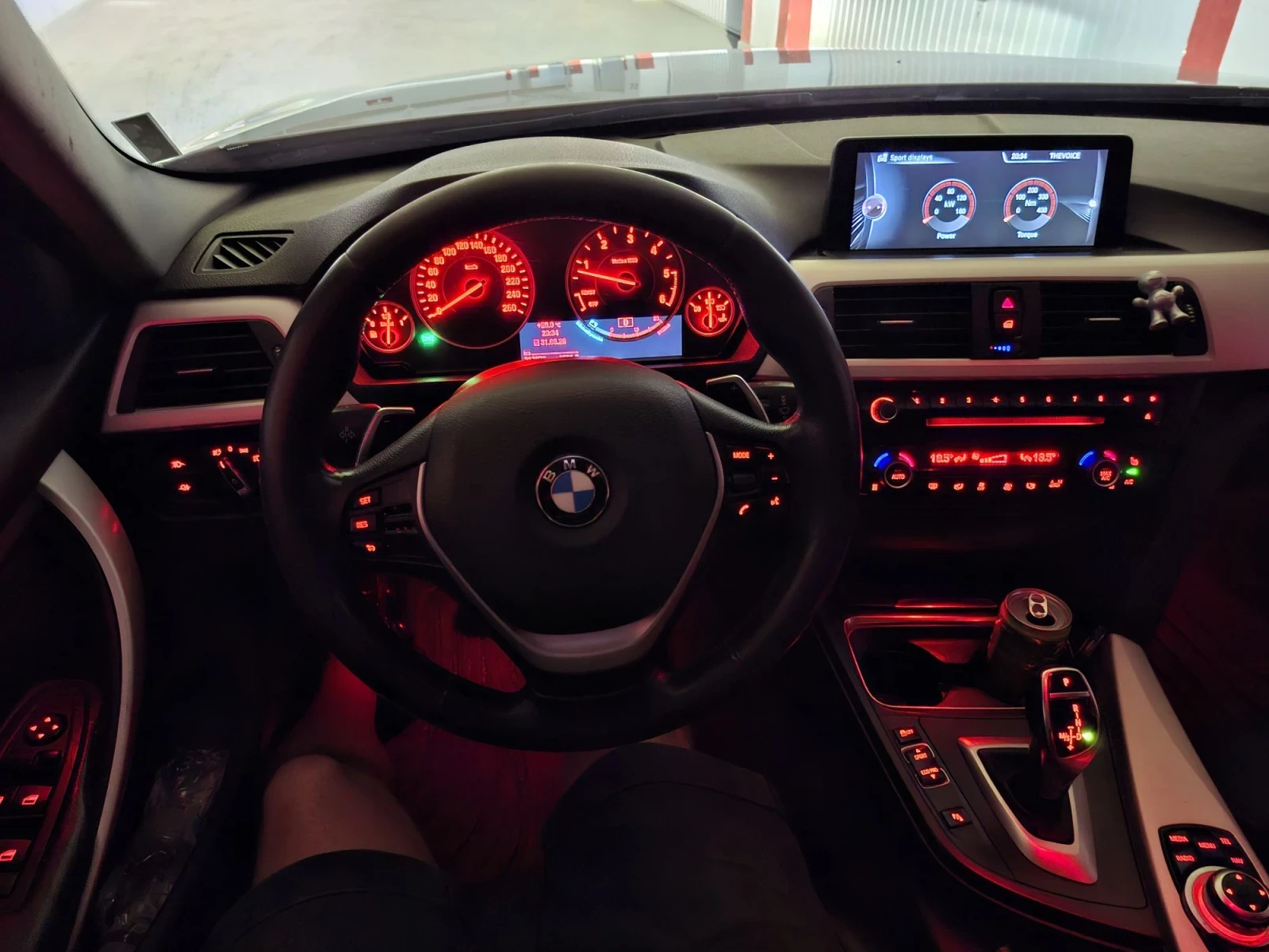 BMW 320 Xdrive Sport touring, снимка 14 - Автомобили и джипове - 55603394