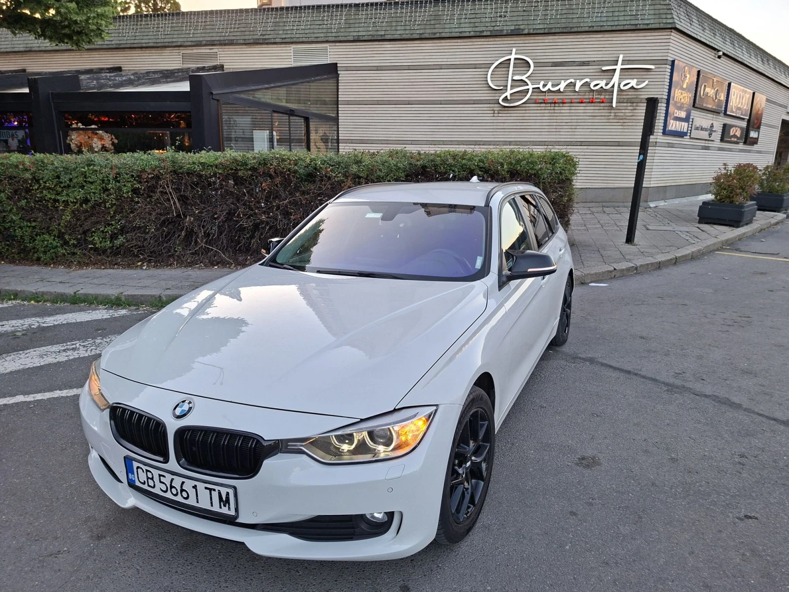 BMW 320 Xdrive Sport touring, снимка 3 - Автомобили и джипове - 55603394