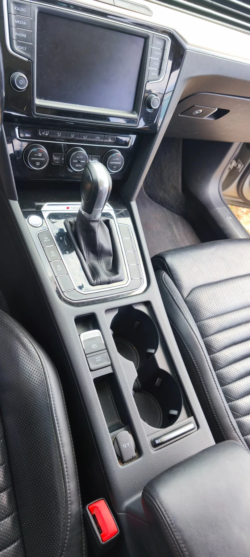 VW Passat, снимка 10 - Автомобили и джипове - 55824599