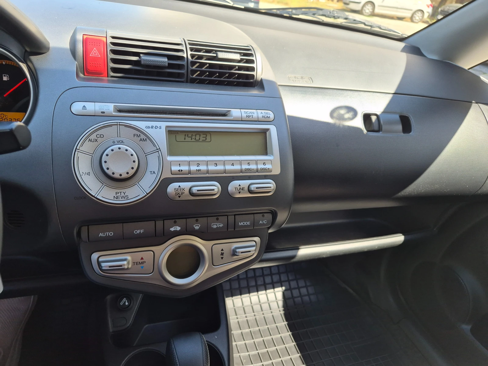 Honda Jazz, снимка 14 - Автомобили и джипове - 55989551