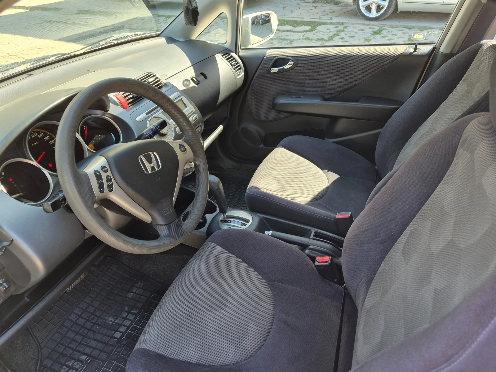 Honda Jazz, снимка 11 - Автомобили и джипове - 55989551
