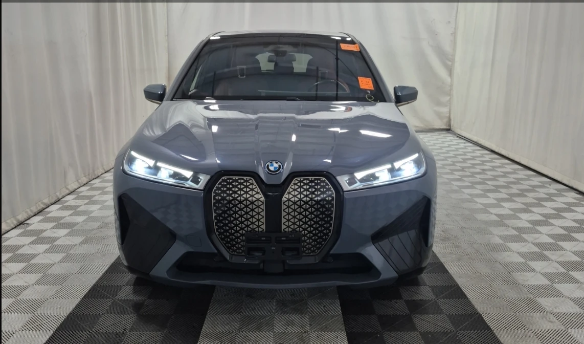 BMW iX 22инча | Вакуум | Лазер | Панорама, снимка 2 - Автомобили и джипове - 56047203