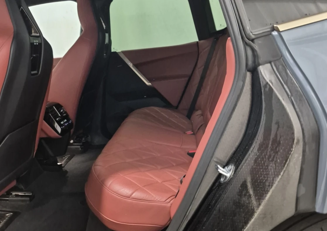 BMW iX 22инча | Вакуум | Лазер | Панорама, снимка 12 - Автомобили и джипове - 56047203