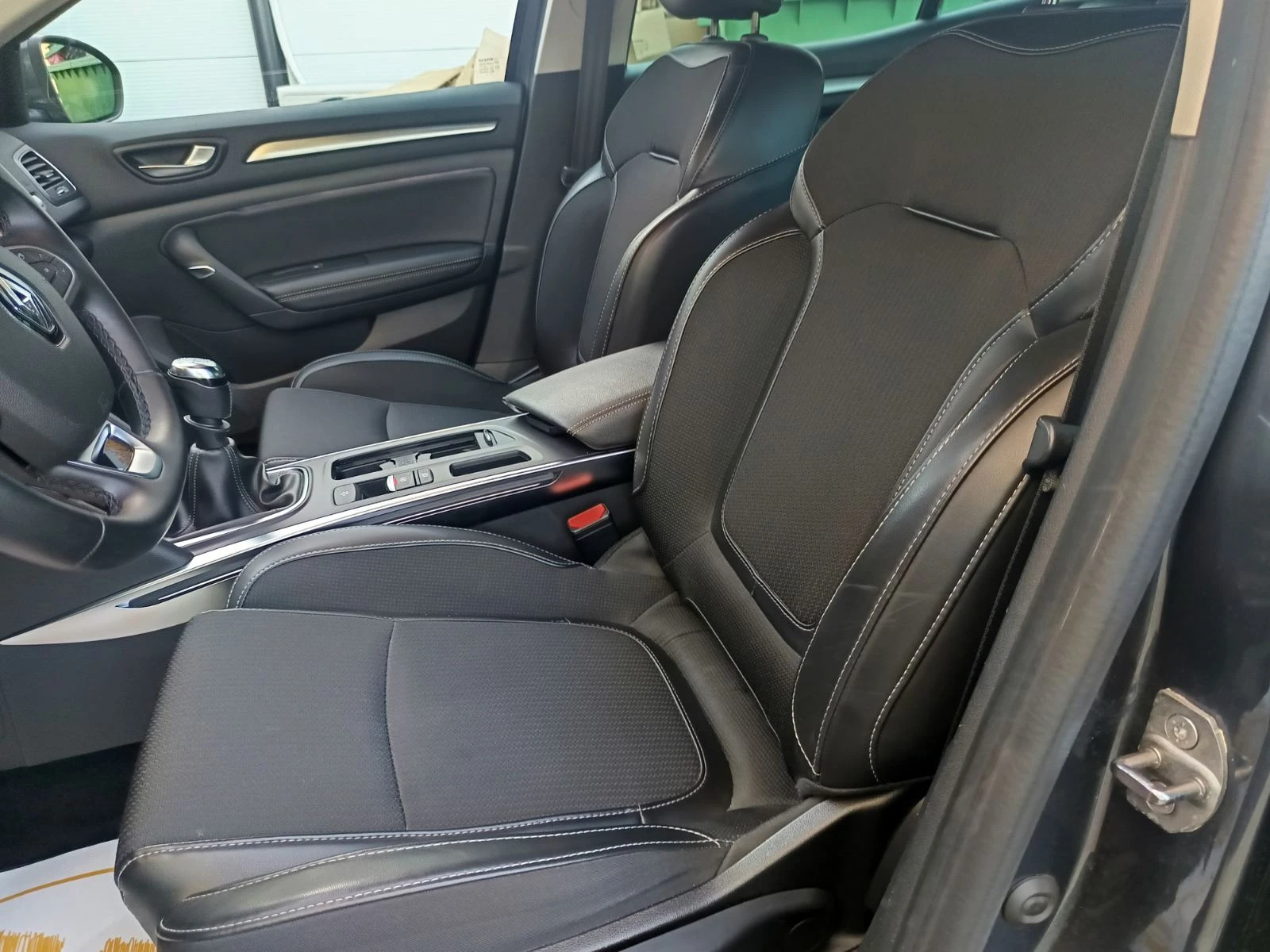 Renault Megane 1.3Tce/ 140к.с., снимка 14 - Автомобили и джипове - 56359037