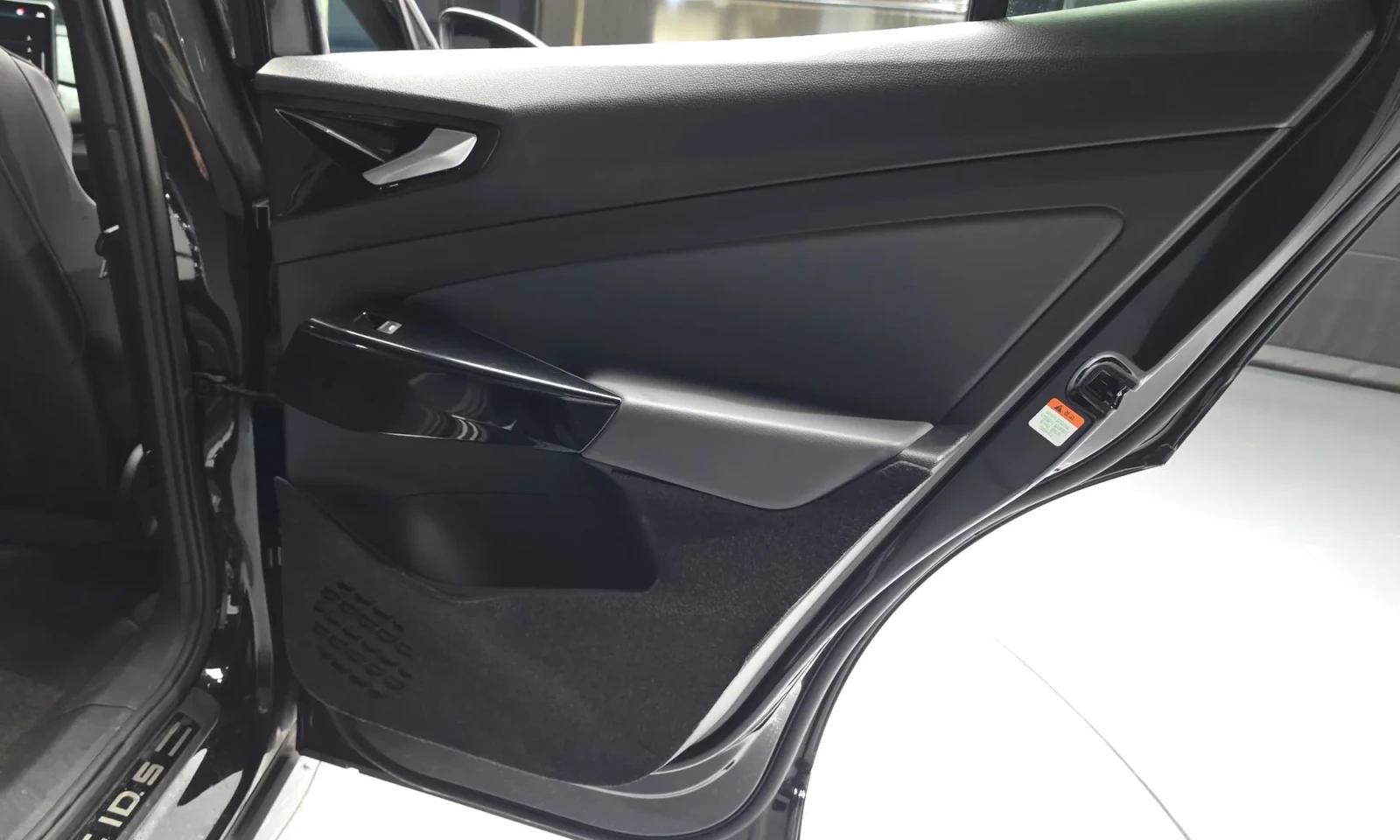 VW ID.5 Pro | 360 CAM* ПОДГРЕВ* ТЕРМОПОМПА* , снимка 15 - Автомобили и джипове - 56677200