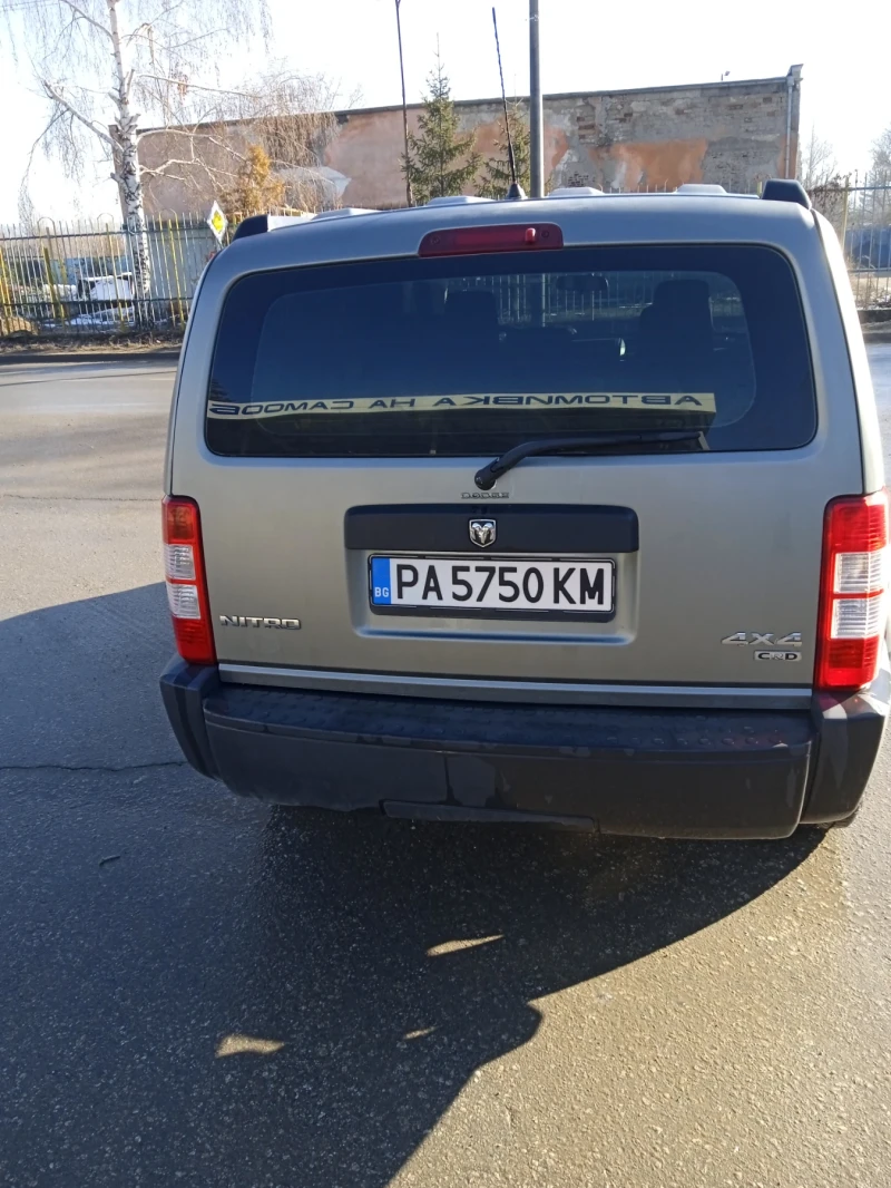 Dodge Nitro, снимка 7 - Автомобили и джипове - 49280678